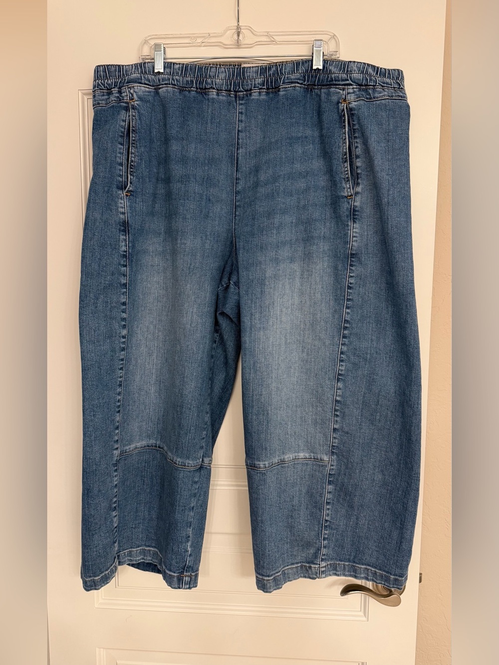 Pilcro Izzy Relaxed Pull On Jeans - Picture 4 of 6